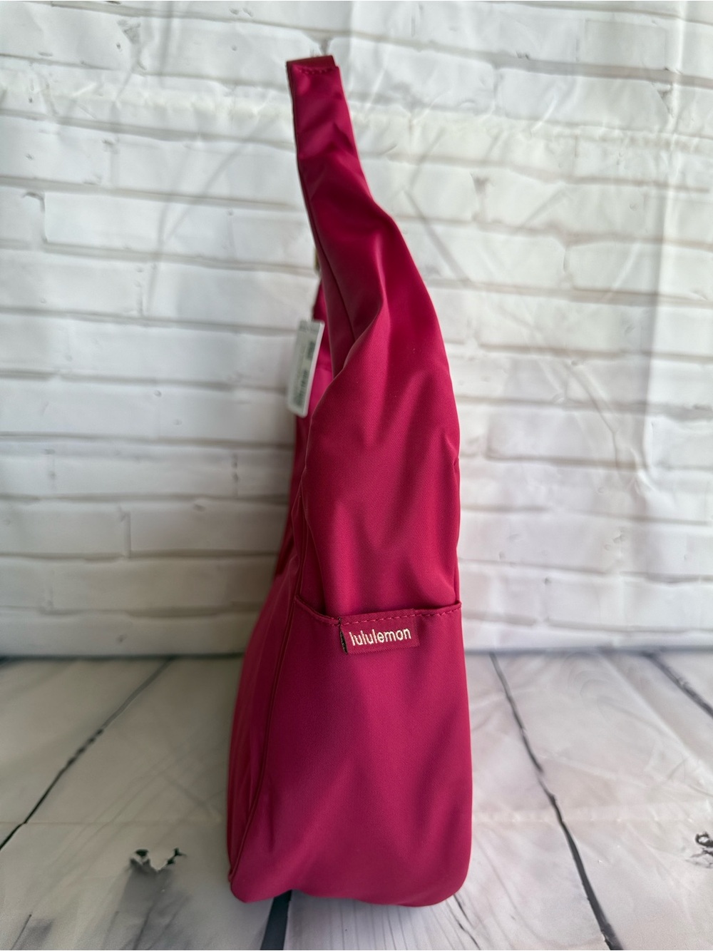 lululemon athletica City Essentials Shoulder Bag in Berry Rumble (BRML) - Picture 2 of 10